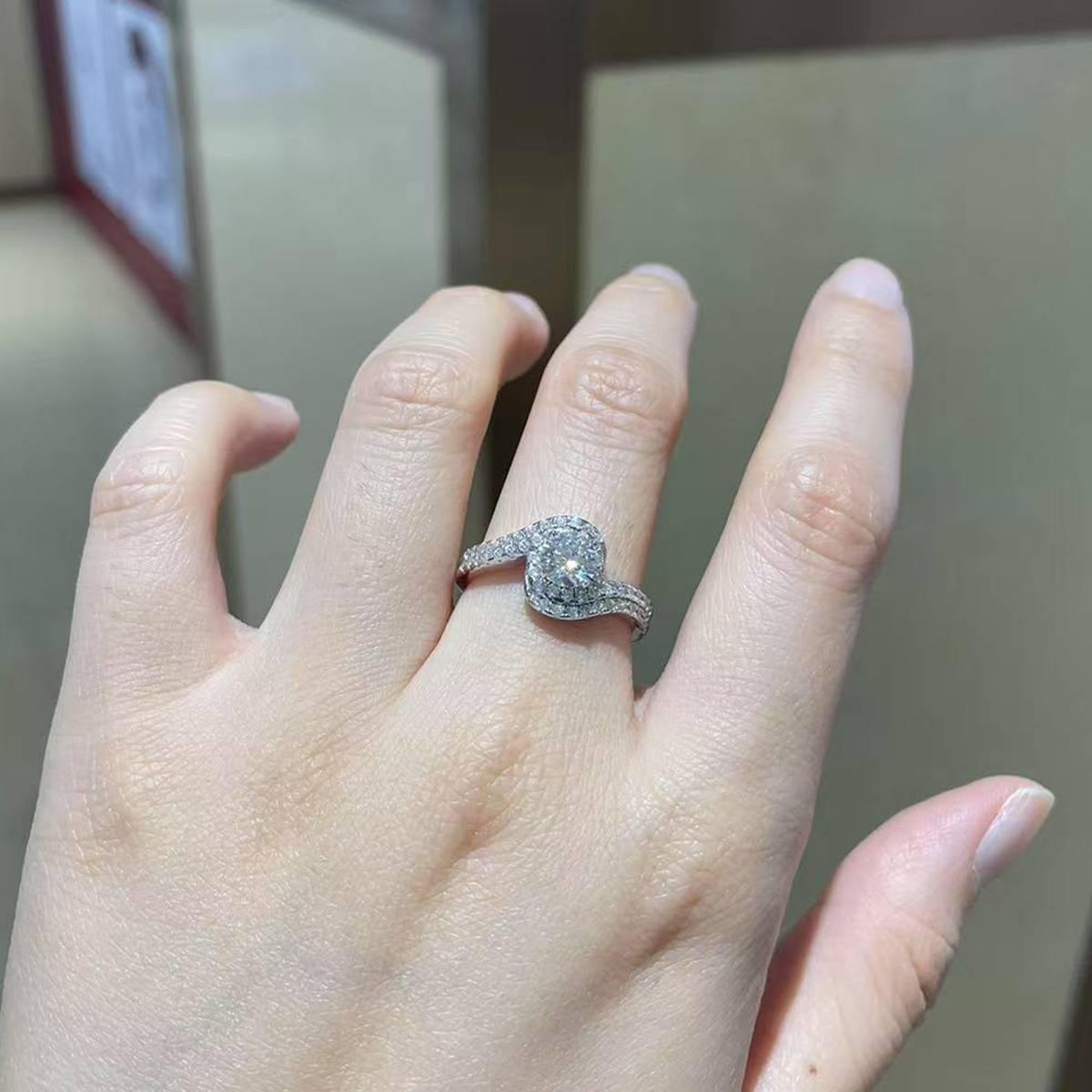 双排满钻扭臂女戒S925银镀白金定制选款主石莫桑钻0.6ct/副石高碳钻